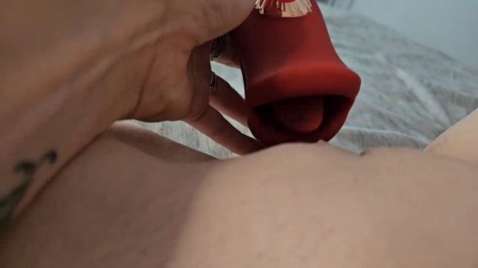 Lexi Snow – Cumming On My Tongued Sex Toy